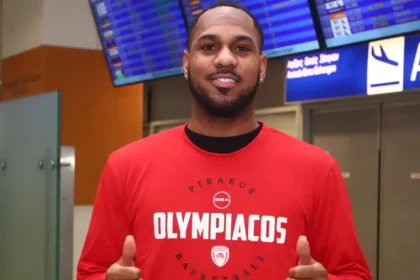 Μόντε Μόρις με τη φανέλα του Ολυμπιακού – ο νέος άσος της ομάδας