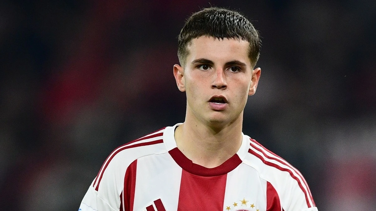 Ο Χρήστος Μουζακίτης σε αγώνα του Ολυμπιακού υπό τα βλέμματα σκάουτερ