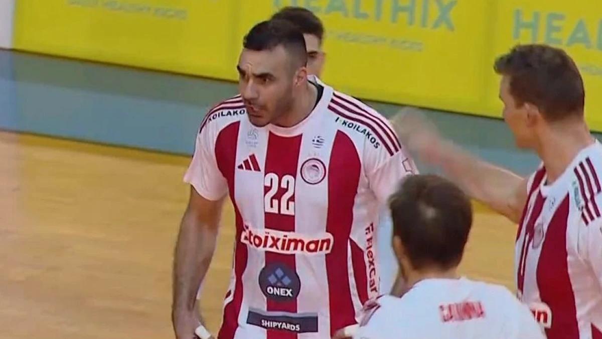 Οι παίκτες του Ολυμπιακού ΟΝΕΧ πανηγυρίζουν πόντο στο ντέρμπι