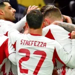 Η ομάδα του Ολυμπιακού πανηγυρίζει γκολ στην Αστάνα