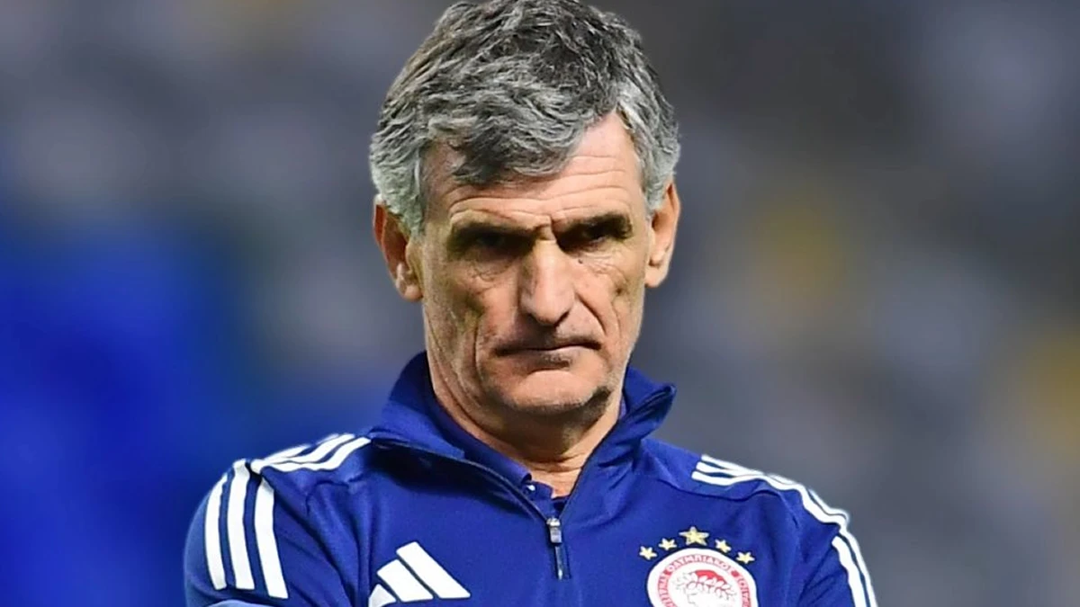 Βούλωσε στόματα ο Μεντιλίμπαρ: Το μυστικό σχέδιο πριν την Αστάνα και η «έξυπνη» προετοιμασία του Ολυμπιακού 1 ΟΜεντιλίμπαρ παρακολουθεί την προπόνηση των παικτών του Ολυμπιακού στην Αστάνα