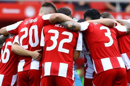 Οι παίκτες του Ολυμπιακού πριν απο αγώνα