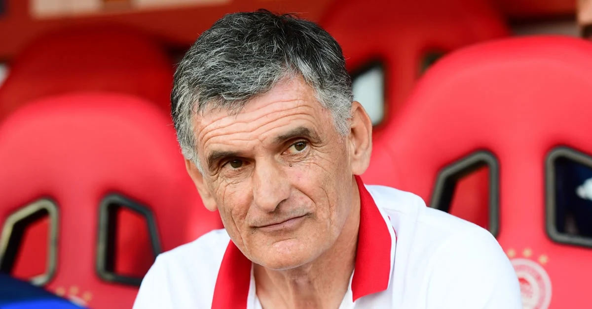 Ο Χοσέ Λουίς Μεντιλίμπαρ καθοδηγεί την ομάδα του Ολυμπιακού πριν το Σούπερ Καπ