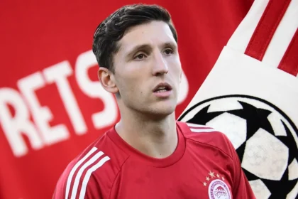 Ο Παναγιώτης Ρέτσος σε κολάζ με την φανέλα του Ολυμπιακού στο Αγρίνιο.