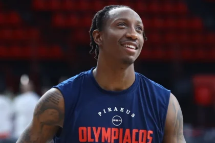 Ο Σέιμπεν Λι σε φάση απο την προπόνηση με τη φανέλα του Ολυμπιακού