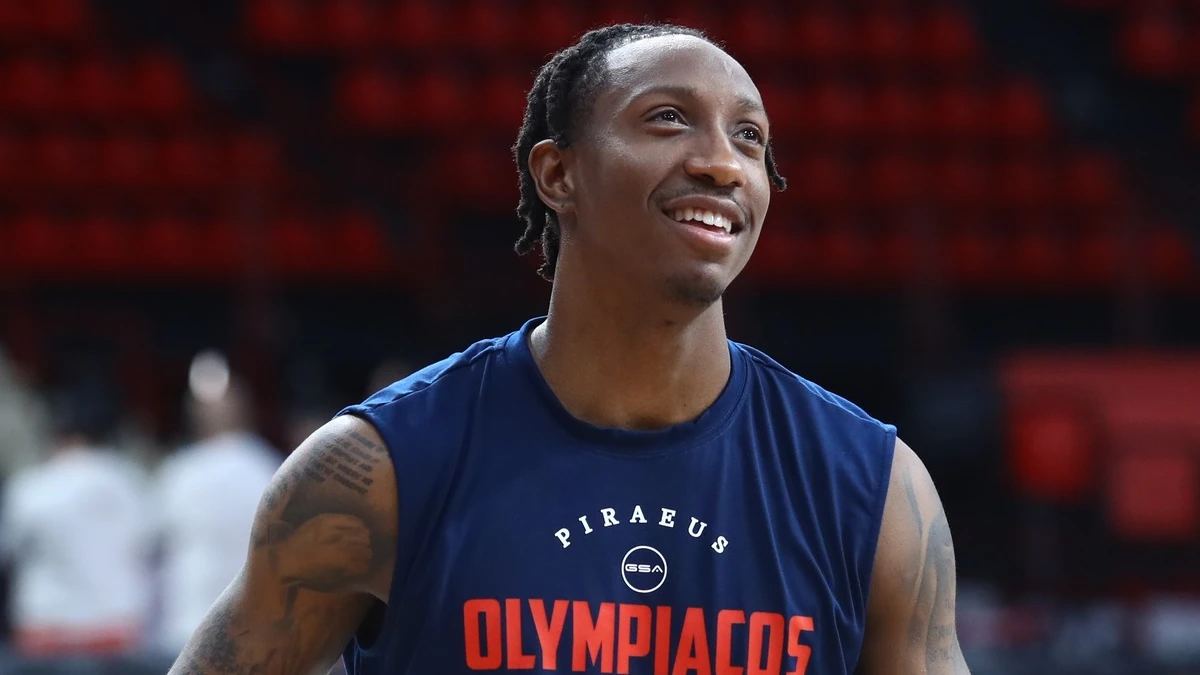 Ο Σέιμπεν Λι σε φάση απο την προπόνηση με τη φανέλα του Ολυμπιακού