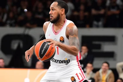 Το πρώτο crash test του Μόντε Μόρις με τα ερυθρόλευκα πέρασε.