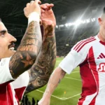 Ο Τσικίνιο και ο Ποντένσε με φόντο το γήπεδο της Αστάνα