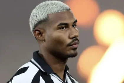 Ο Κουϊαμπάνο σε δράση στο γήπεδο με τη φανέλα της Νότιγχαμ