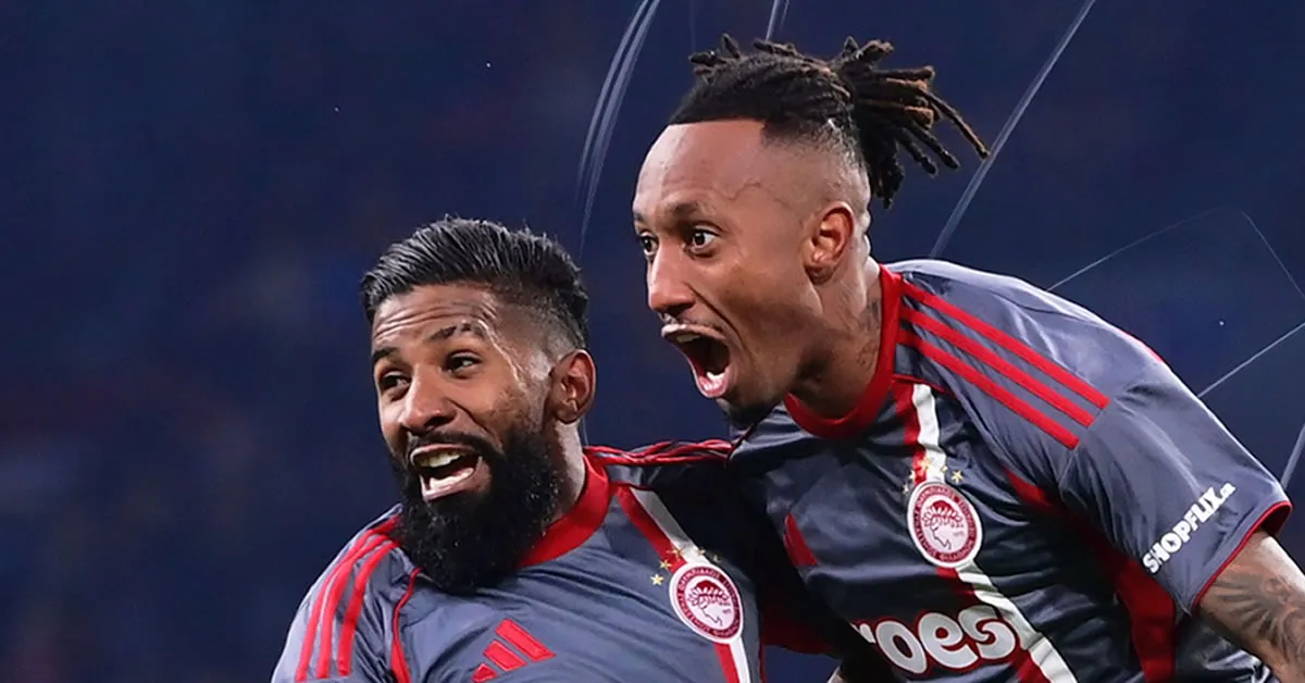 Ο Ζέλσον Μαρτίνς πανηγυρίζει έξαλλα το γκολ του Ολυμπιακού εναντίον του Άγιαξ