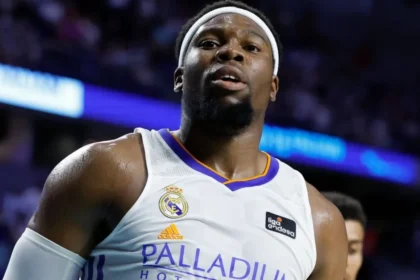 Ο Γκέρσον Γιαμπουσέλε με την φανέλα της Ρεάλ