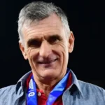 Ο προπονητής του Ολυμπιακού Χοσέ Λουίς Μεντιλίμπαρ με χαμόγελο μετά απο την κατάκτηση του Super Cup
