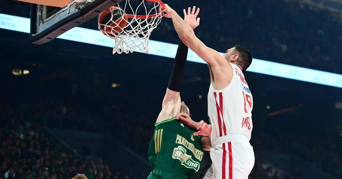 Ο Κώστας Παπανικολάου καρφώνει την μπάλα στο πρόσωπο του Οσμάν