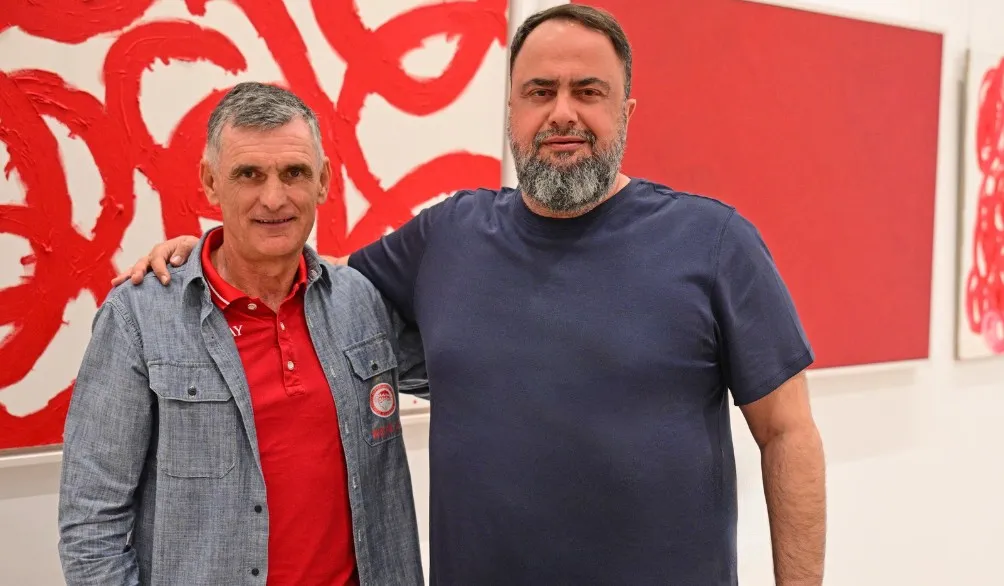 Ο Χοσέ Λουίς Μεντιλίμπαρ με τον Βαγγέλη Μαρινάκη