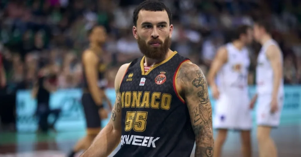 Ο Μάικ Τζέιμς σε δράση στη EuroLeague με τη Μονακό