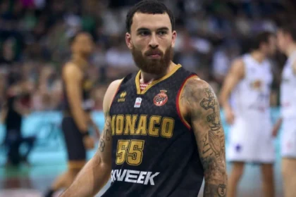 Ο Μάικ Τζέιμς σε δράση στη EuroLeague με τη Μονακό