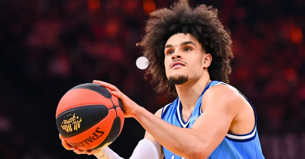 Ο Ναντίρ Ιφί σε δράση με τη φανέλα της Παρί στο παρκέ της Euroleague