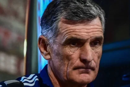 Ο Μεντιλίμπαρ πανηγυρίζει την πρόκριση του Ολυμπιακού στην Ολλανδία