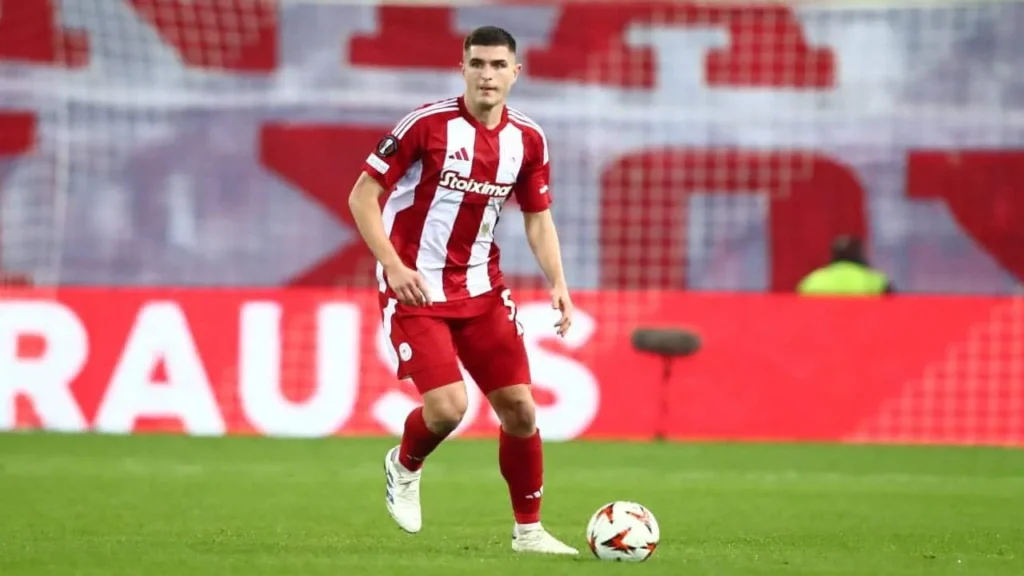 Ο Λορέντσο Πιρόλα σε αγώνα του Ολυμπιακού 