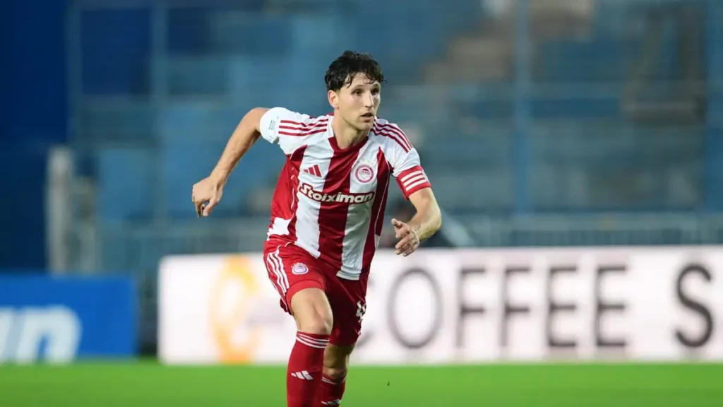 Ο Παναγιώτης Ρέτσος σε μια στιγμή έντασης από το ματς με τον ΟΦΗ