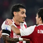 Ολυμπιακός - Παίκτες πανηγυρίζουν σε αγώνα της Super League υπό βροχή