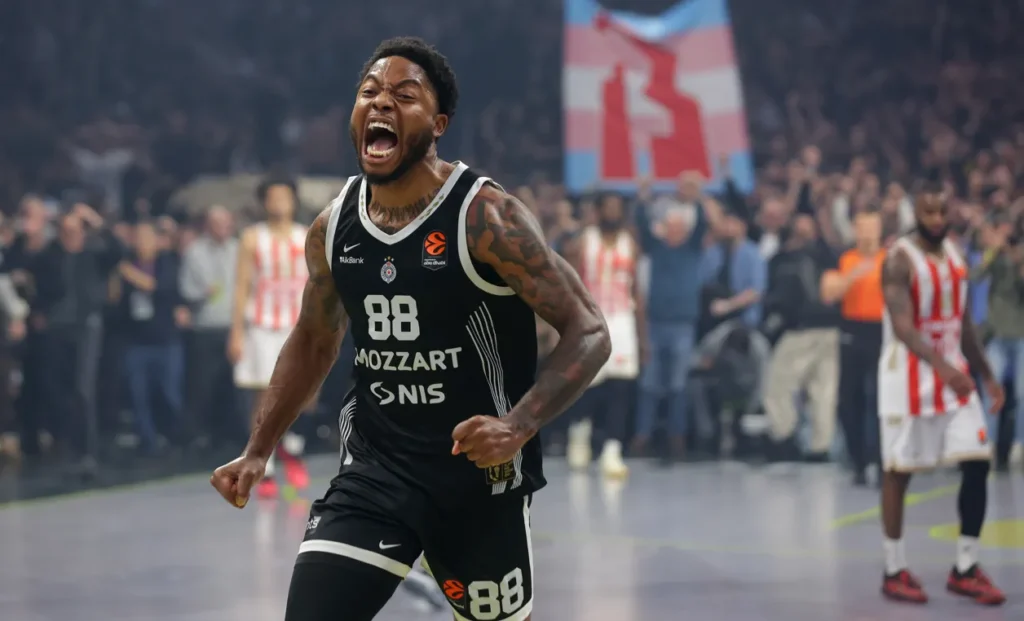 Οι Σέρβοι ανοίγουν την πόρτα της εξόδου στον Τζόουνς