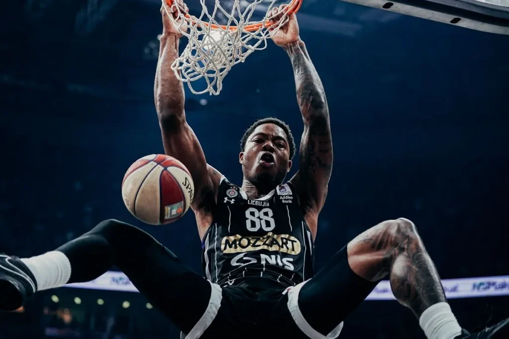 Η μάχη για τον Ταϊρίκ Τζόουνς έχει ανάψει για τα καλά