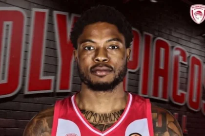 Ο Ταϊρίκ Τζόουνς με την νέα εμφάνιση της ομάδας