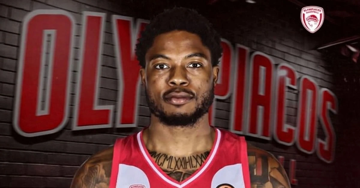 Ο Ταϊρίκ Τζόουνς με την νέα εμφάνιση της ομάδας