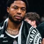 Ο Τζόουνς σε τάιμ άουτ της Παρτιζάν