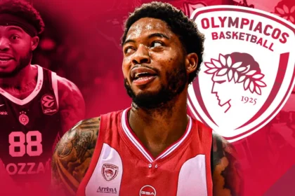 Ο Ταϊρίκ Τζόουνς με τη φανέλα του Ολυμπιακού