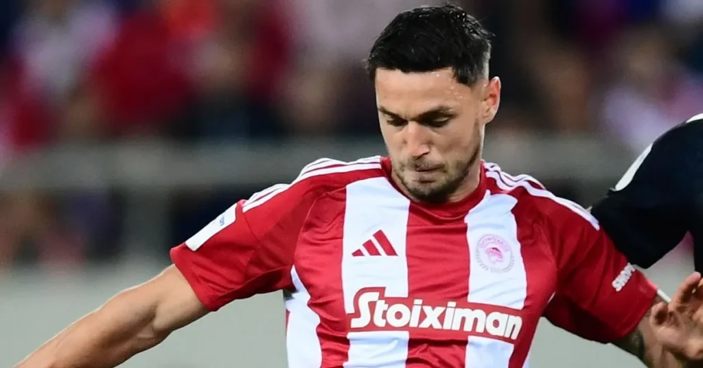 Ο Ρόμαν Γιάρεμτσουκ με την φανέλα του Ολυμπιακού