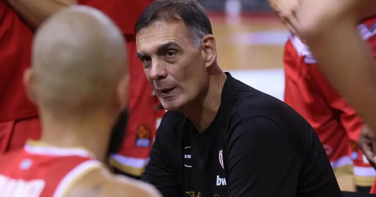 ο Γιώργος Μπαρτζώκας σε ώρα αγώνα του Ολυμπιακού