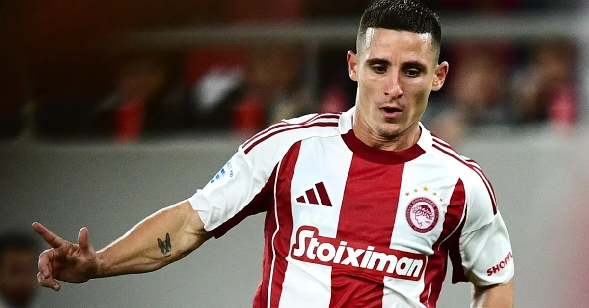 Ο Ντανιέλ Ποντένσε του Ολυμπιακού κατά τη διάρκεια αγώνα της Super League