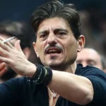 Ο Δημήτρης Γιαννακόπουλος διαμαρτύρεται μέσα στο γήπεδο