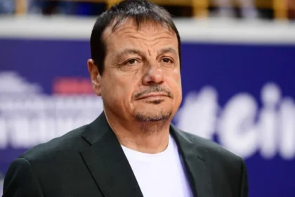 Ο Εργκίν Αταμάν φανερά συγκινημένος σε παλαιότερη στιγμή στο γήπεδο.