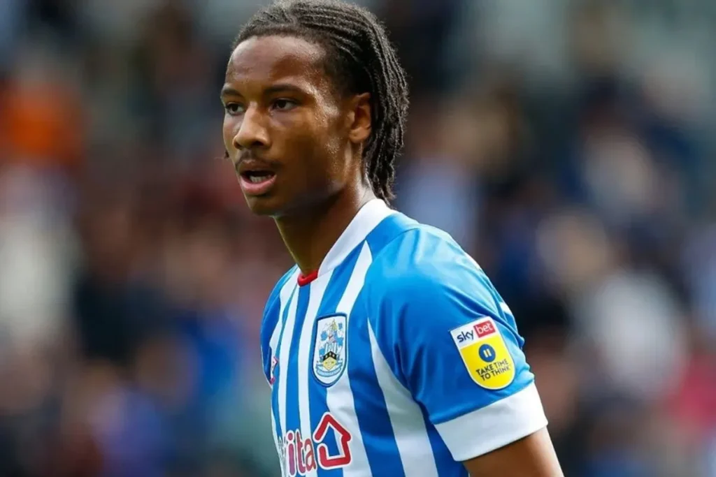 Ο Ετιέν Καμαρά με τη φανέλα της Σαρλερουά