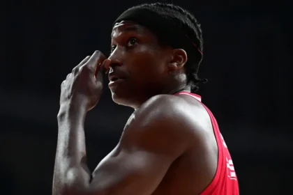 Ο Φρανκ Νιλικίνα σε αγώνα του Ολυμπιακού