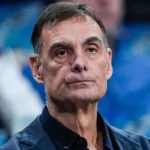 Ο Γιώργος Μπαρτζώκας δίνει οδηγίες κατά τη διάρκεια του αγώνα στο ΣΕΦ