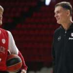 Ο Γιώργος Μπαρτζώκας με τον Τόμας Γούοκαπ σε προπονηση της ομάδας