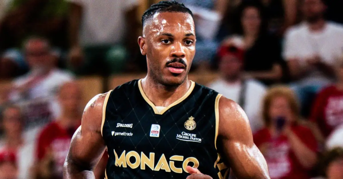 Ο Τζαρόν Μπλόσομγκεϊμ καρφώνει εντυπωσιακά με τη φανέλα της Μονακό σε αγώνα EuroLeague