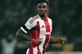 Ο Αντρέ Λουίς με την φανέλα του Ολυμπιακού