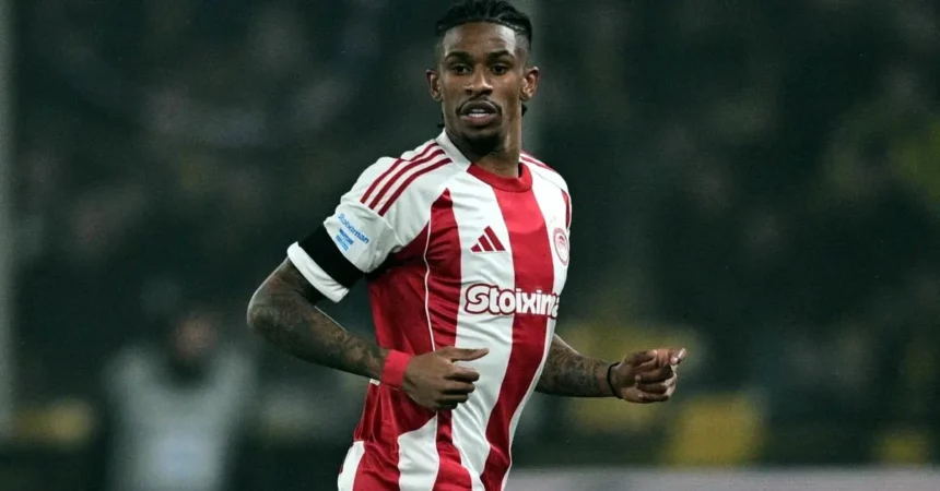 Ο Αντρέ Λουίς με την φανέλα του Ολυμπιακού