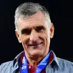 Ο Χοσέ Λουίς Μεντιλίμπαρ χαμογελαστός στον Ολυμπιακό