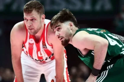 Ο Χουάντσο Ερνάνγκομεθ και ο Σάσα Βεζένκοφ σε φάση απο αγώνα