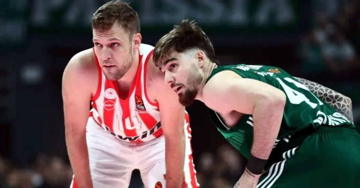 Ο Χουάντσο Ερνάνγκομεθ και ο Σάσα Βεζένκοφ σε φάση απο αγώνα