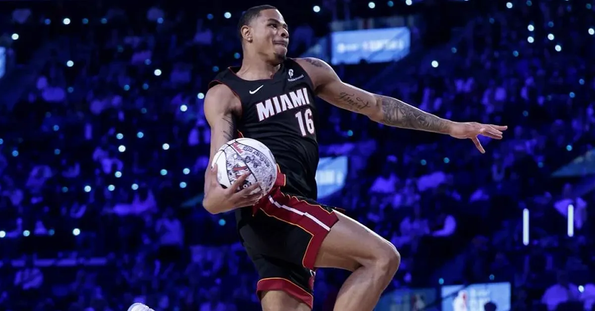 Ο Κισάντ Τζόνσον πραγματοποιεί εντυπωσιακό κάρφωμα στον διαγωνισμό του All-Star Game