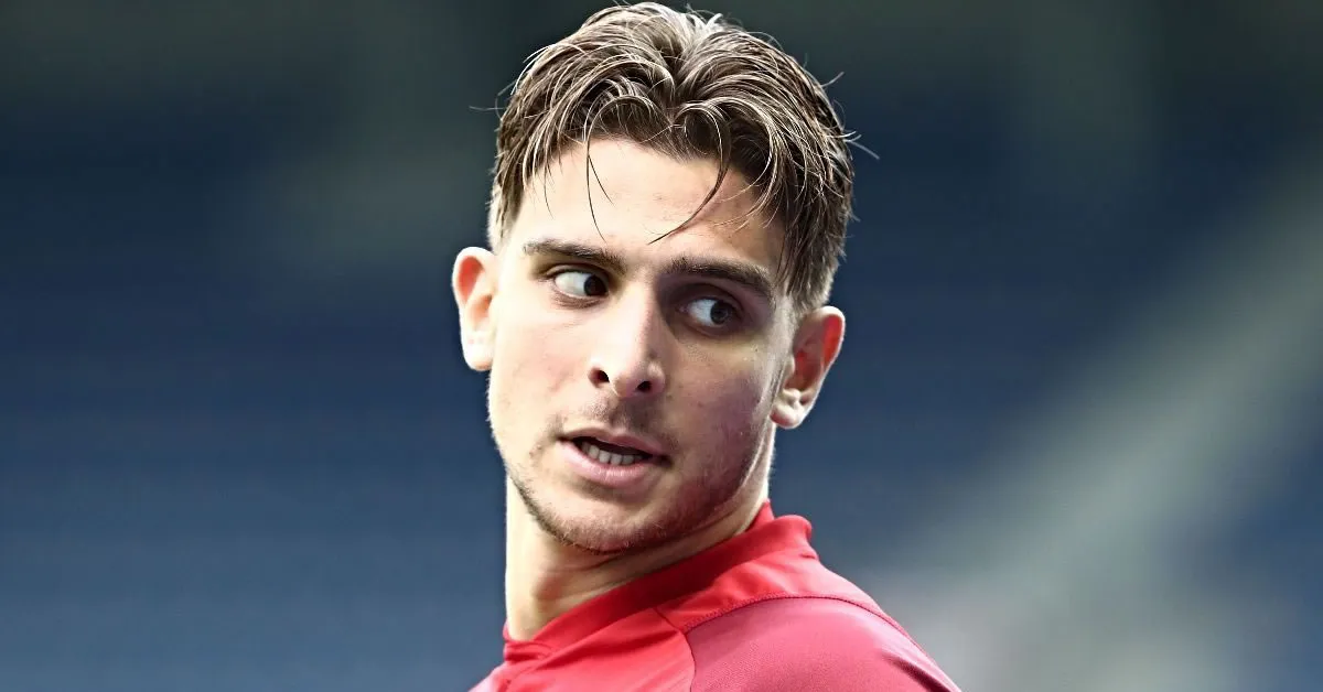 Ο Κωνσταντίνος Τζολάκης με τη φανέλα του Ολυμπιακού