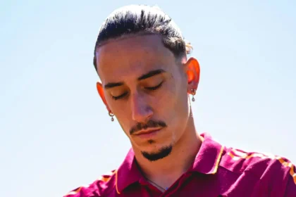 Ο Κώστας Τσιμίκας με τη φανέλα της Ρόμα σε αγωνιστική δράση στη Serie A