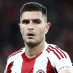 Ο Λορέντσο Πιρόλα φορώντας τα ερυθρόλευκα του Ολυμπιακού.